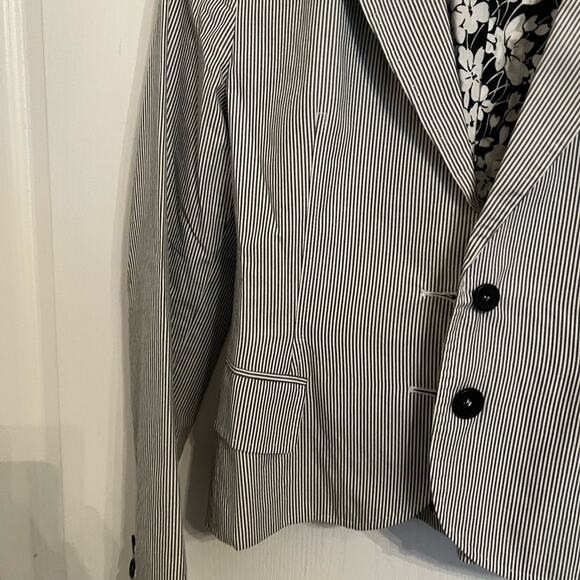 Burberry jacket - Picture 2 of 7